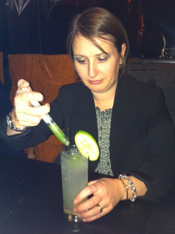 Allez et 1 piqure de purée de concombre et 1 !