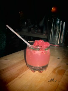 Ma variante du Cointreau Fizz avec des framboises et du basilic... Yummy !