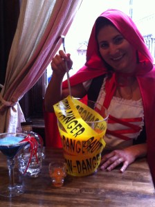 Cheers  Julie, notre Petit Chaperon Rouge du jour chez Ateliers & Saveurs !!!!