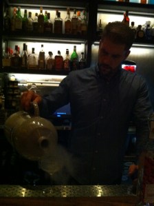 Brinley qui refroidit mon verre avec de l'Azote liquide...